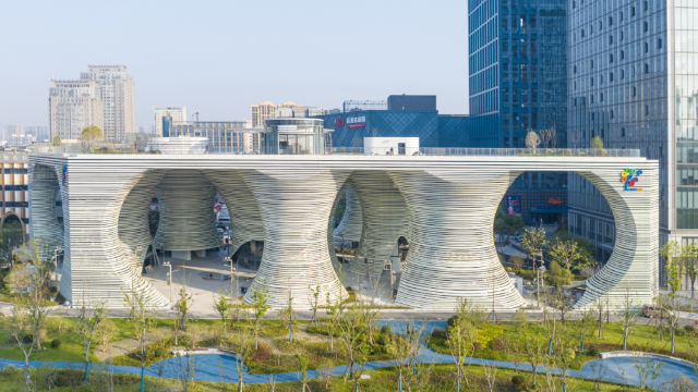 烤瓷鋁單板--引領(lǐng)建筑市場(chǎng)質(zhì)的飛躍